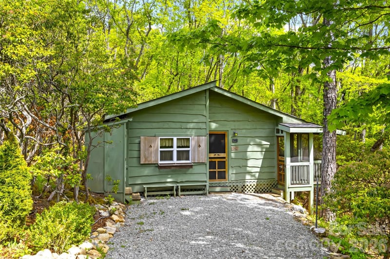548 Bear Cub Drive Apt 25, Spruce Pine, NC - 2 beds, 2 baths, 714 sqft - $149,000