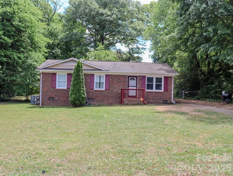 1006 Iris, Gastonia, NC - 3 beds, 2 baths, 1,240 sqft - $265,000