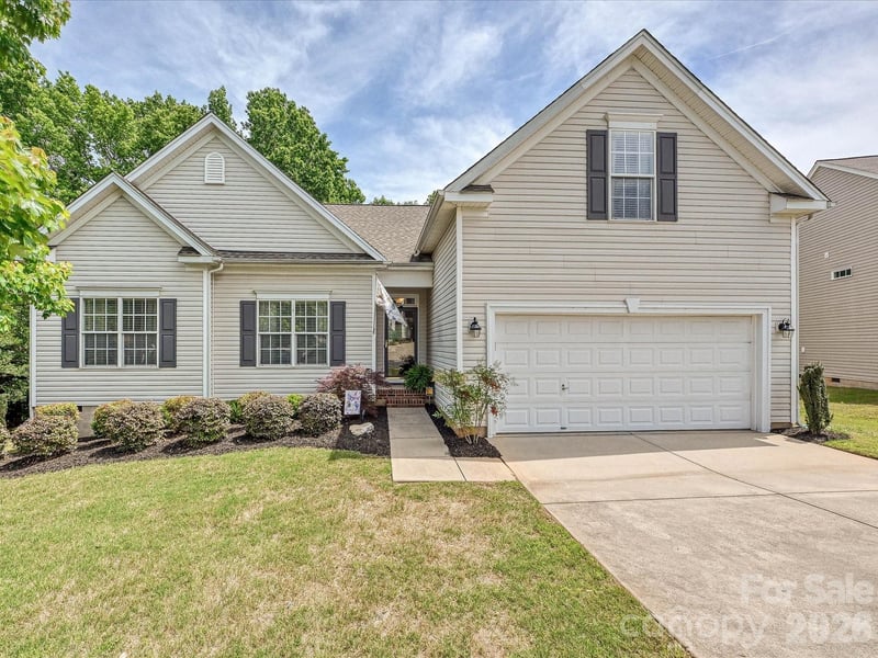 10234 Tintinhull, Fort Mill, SC - 4 beds, 2 baths, 2,208 sqft - $475,000