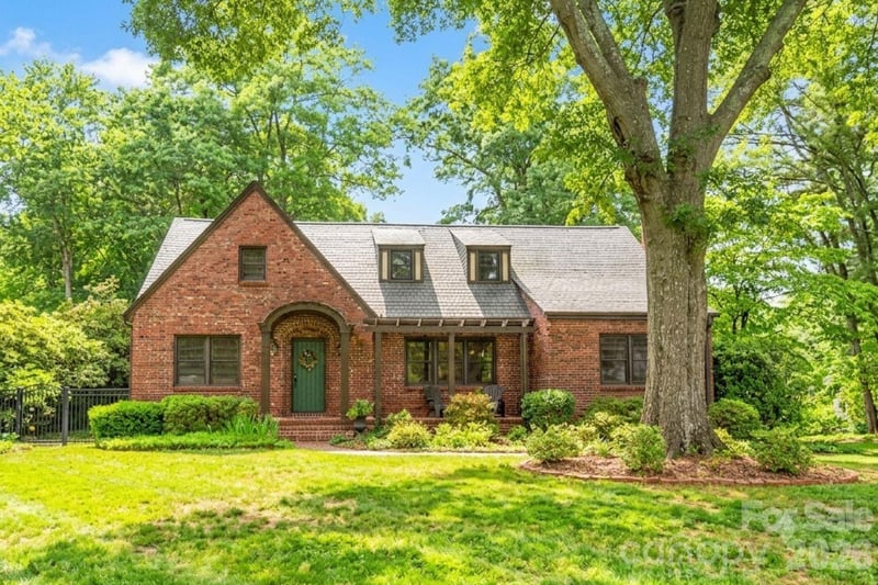 600 S Central Avenue, Belmont, NC - 4 beds, 3.5 baths, 3,474 sqft - $975,000