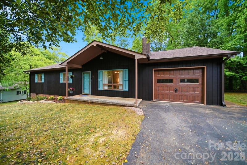 9197 Apache, Hickory, NC - 3 beds, 2 baths, 1,345 sqft - $239,000