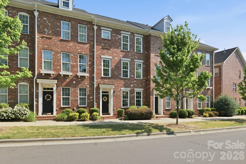 9122 Oban Passage Drive, Charlotte, NC - 4 beds, 3.5 baths, 1,935 sqft - $419,000