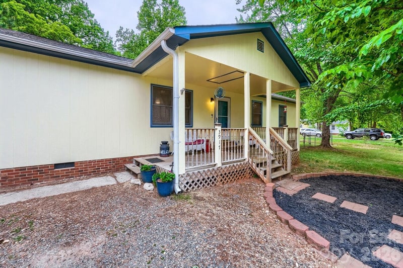 3917 Lake Road, Charlotte, NC - 3 beds, 2 baths, 1,590 sqft - $389,000