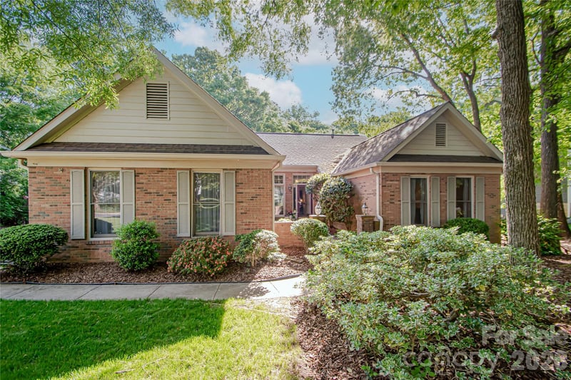 10801 Whitfield Ridge, Charlotte, NC - 4 beds, 3 baths, 3,976 sqft - $695,000