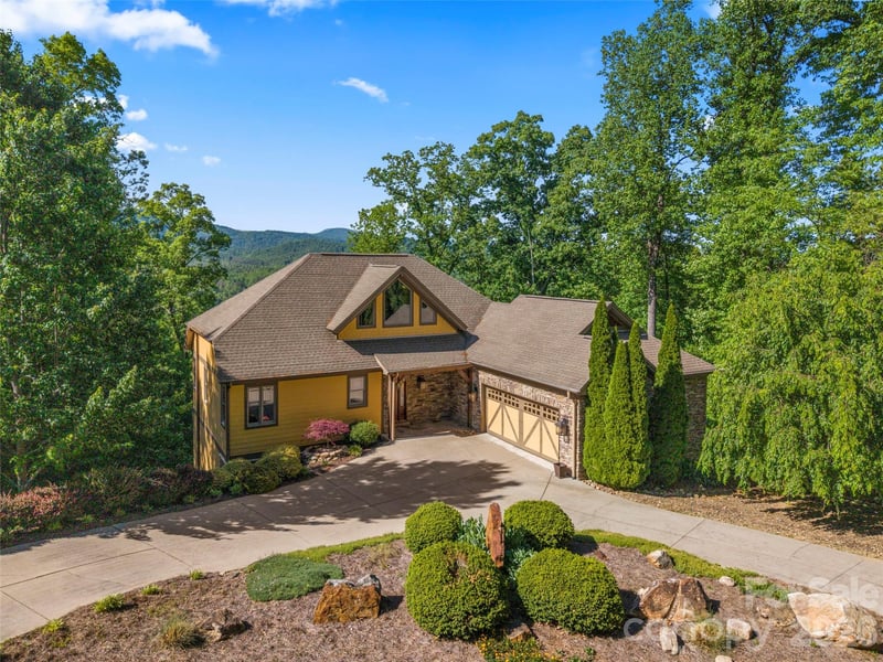 556 High Pines, Lake Lure, NC - 3 beds, 4 baths, 3,622 sqft - $950,000