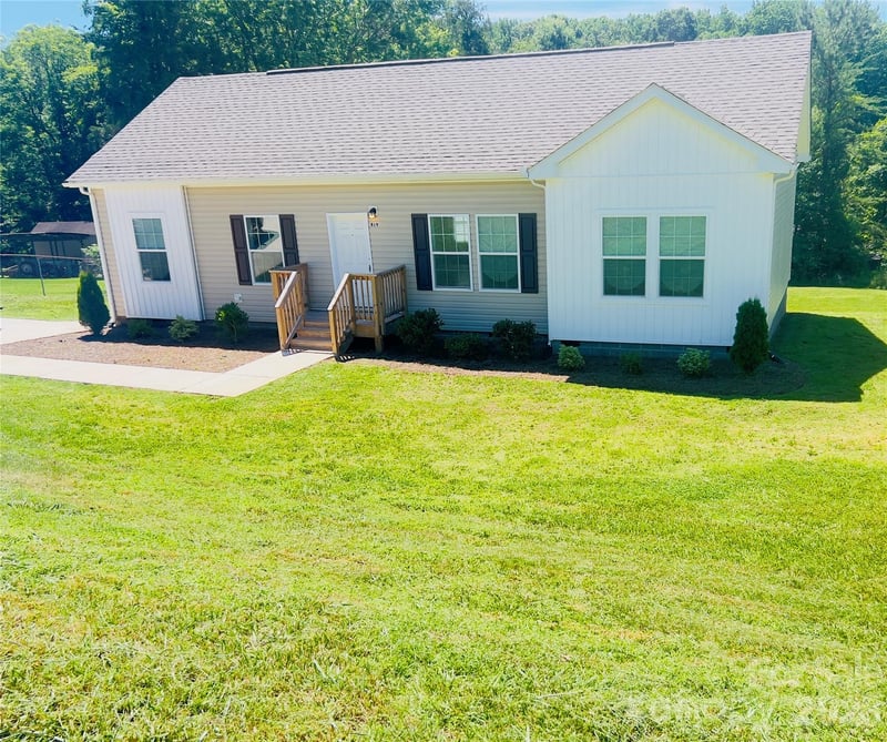 819 Wellwood Avenue, Statesville, NC - 3 beds, 2 baths, 1,411 sqft - $269,900