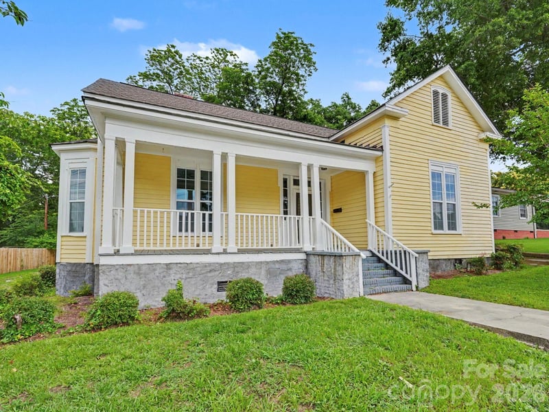 305 N White Street, Lancaster, SC - 3 beds, 2.5 baths, 1,916 sqft - $220,000