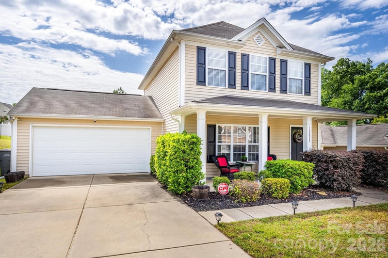 10809 Traders Court, Davidson, NC - 3 beds, 2.5 baths, 1,348 sqft - $359,000