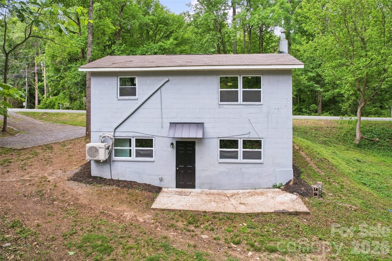 1014 N Mountain Street, Cherryville, NC - 2 beds, 1.5 baths, 916 sqft - $179,900