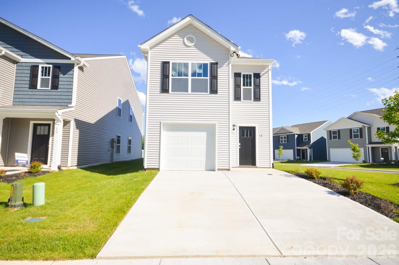 26 Caroline Valley, Hendersonville, NC - 3 beds, 3 baths, 1,430 sqft - $321,990