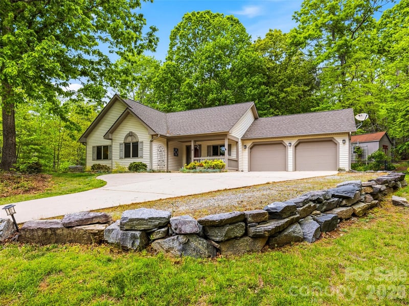 19 Doshia, Fletcher, NC - 3 beds, 2 baths, 1,600 sqft - $430,000