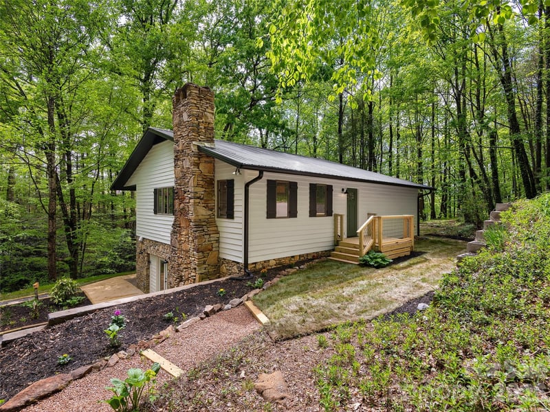 209 Ivy Hill, Hendersonville, NC - 3 beds, 3 baths, 2,822 sqft - $610,000