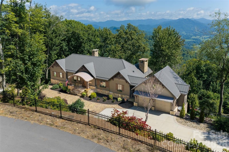 376 Wandering Trail, Waynesville, NC - 4 beds, 4.5 baths, 4,151 sqft - $3,275,000