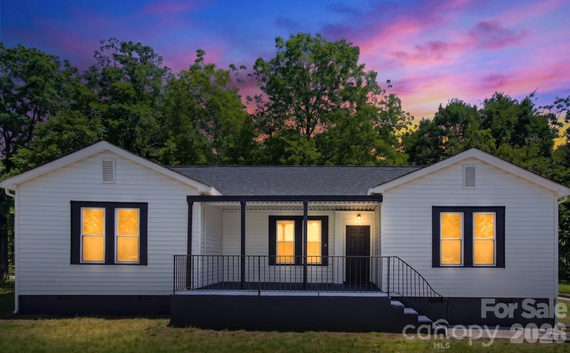 2622 Hemphill Street, Charlotte, NC - 3 beds, 2 baths, 1,377 sqft - $299,990