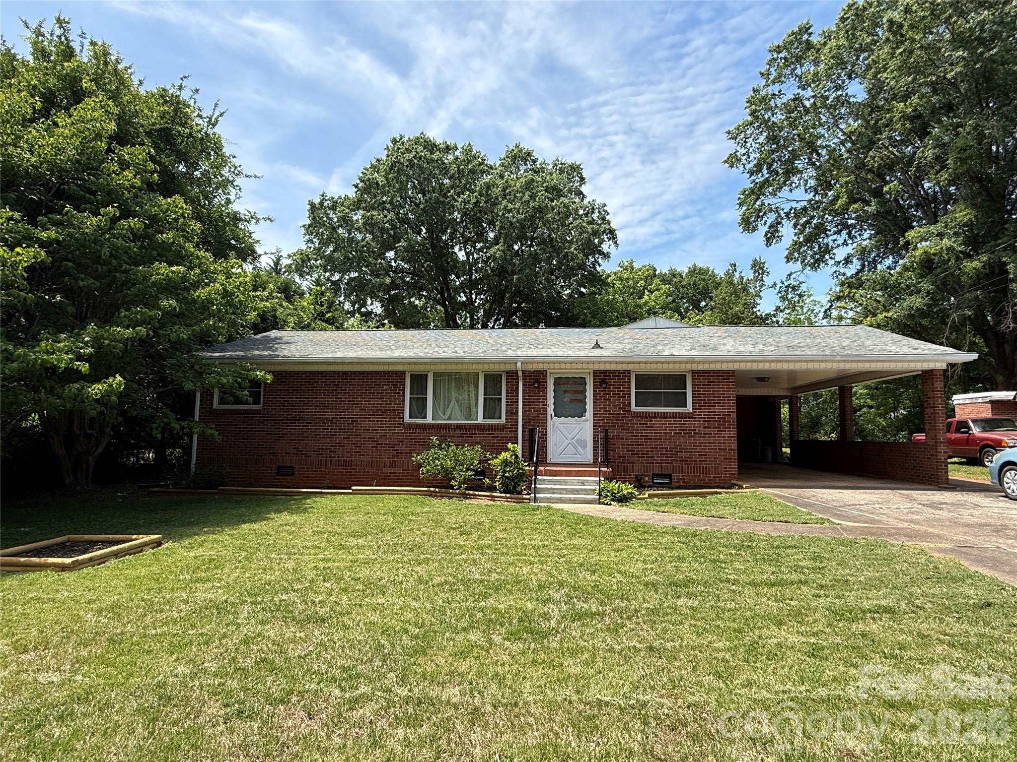 2012 N Deal Avenue, Newton, NC — property listing photo