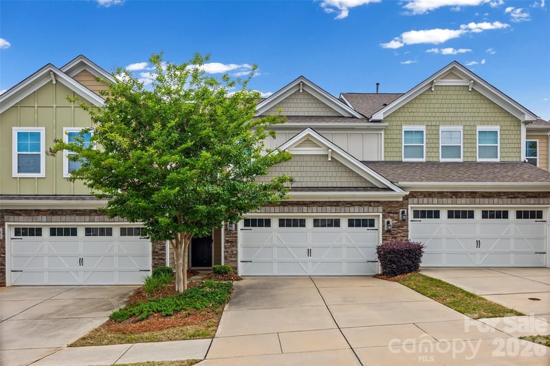979 Pennington Drive, Lancaster, SC - 4 beds, 2.5 baths, 2,318 sqft - $370,000