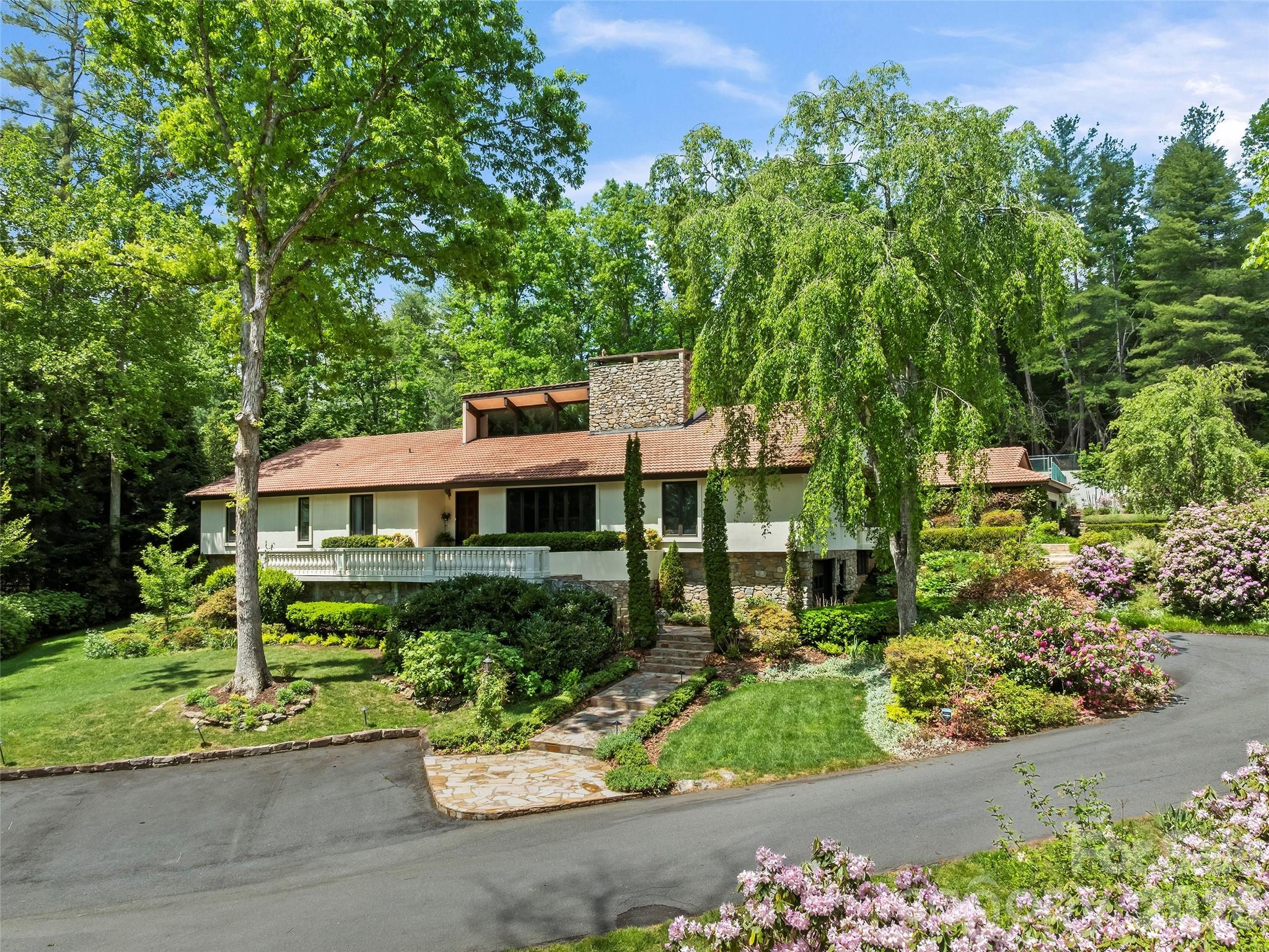 69 Forest Road, Asheville, NC. property listing photo