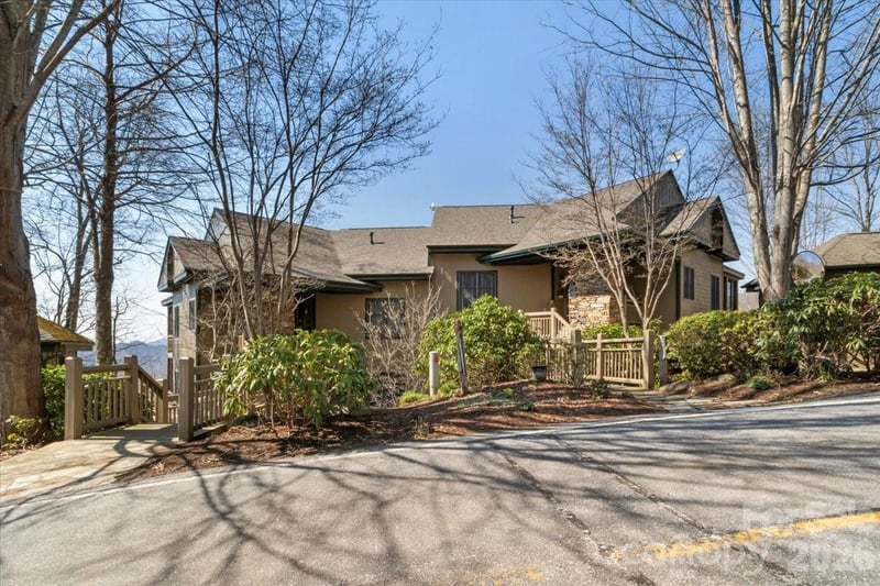 600 Andrew Banks Road D4, Burnsville, NC - 3 beds, 3 baths, 2,160 sqft - $820,000
