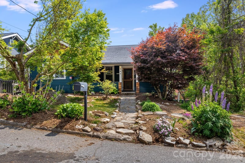 107 Courtland Avenue, Asheville, NC - 4 beds, 4 baths, 2,849 sqft - $995,000