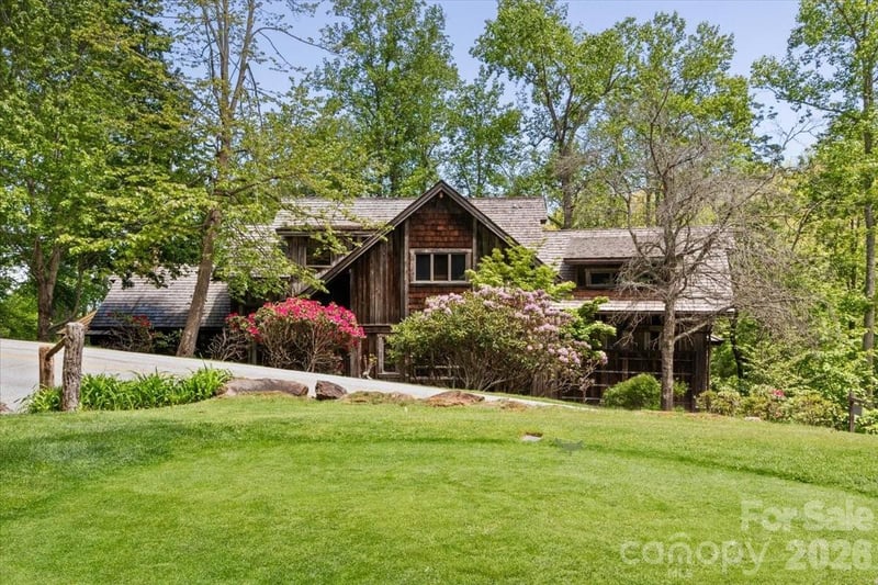 56 Spring House Drive, Burnsville, NC - 6 beds, 6.5 baths, 5,525 sqft - $1,798,000