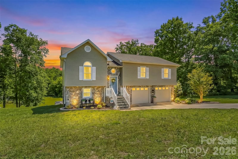 3104 Zion Church Road, Hickory, NC - 3 beds, 3 baths, 2,037 sqft - $349,900