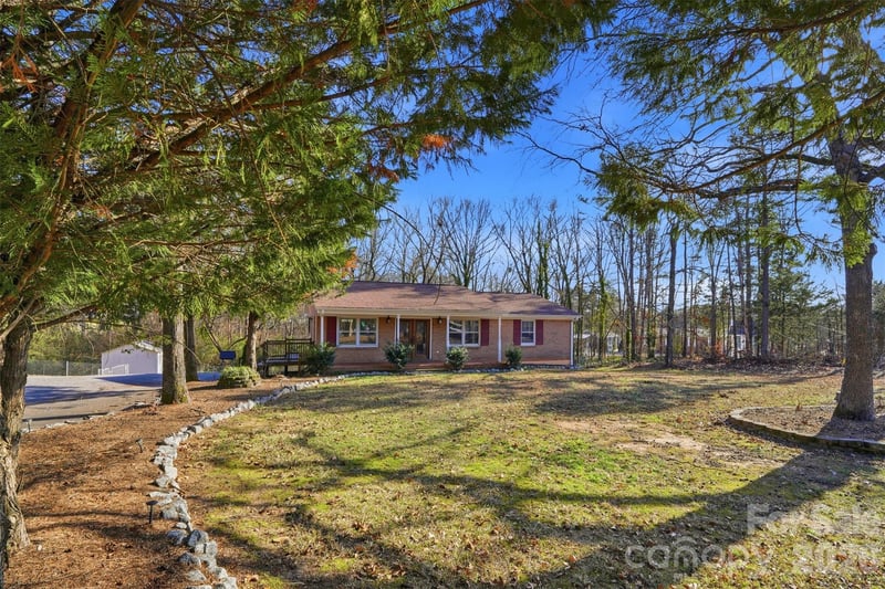 324 Pawley Drive, Charlotte, NC - 3 beds, 1 bath, 1,787 sqft - $300,000