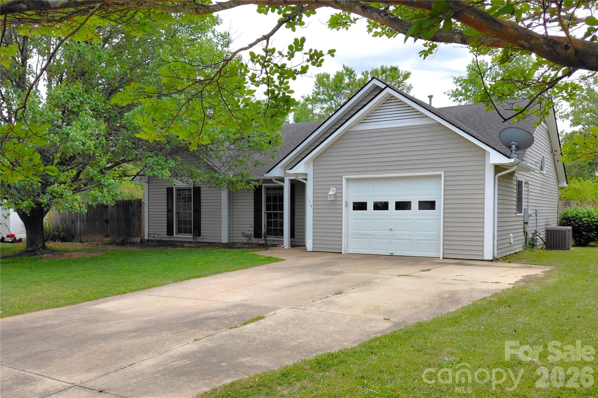 1016 Thorncrest Drive, Fletcher, NC — property listing photo
