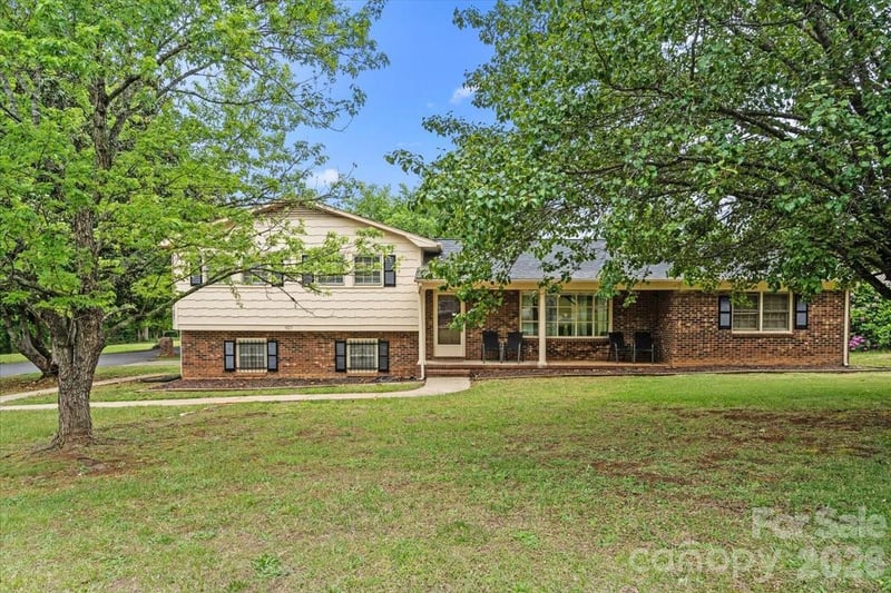 1527 Rhyne Street, Shelby, NC - 4 beds, 3 baths, 2,222 sqft - $325,000