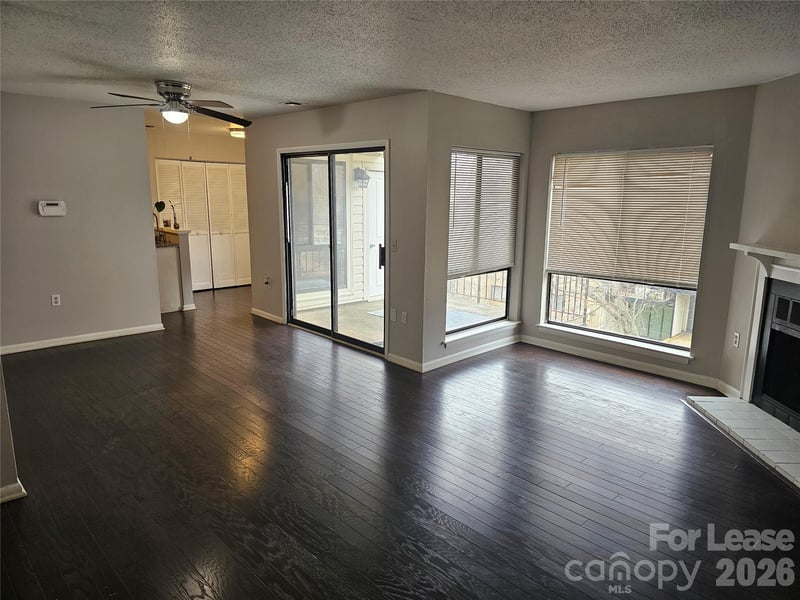 4811 Spring Lake Drive E, Charlotte, NC - 2 beds, 2 baths, 1,053 sqft - $1,500