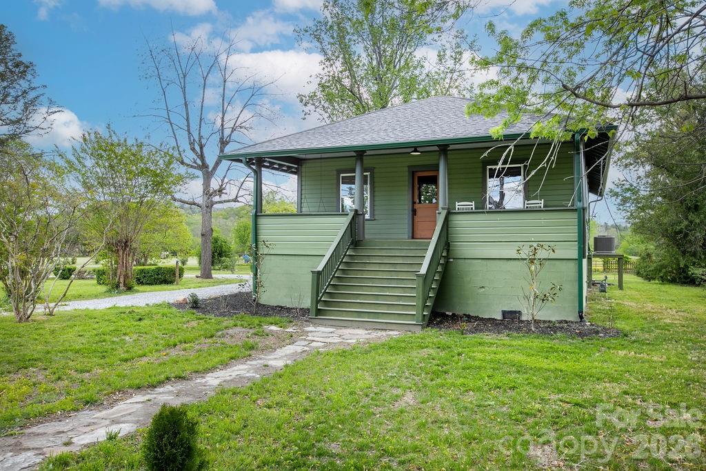 12 Sals, Brevard, NC. property listing photo