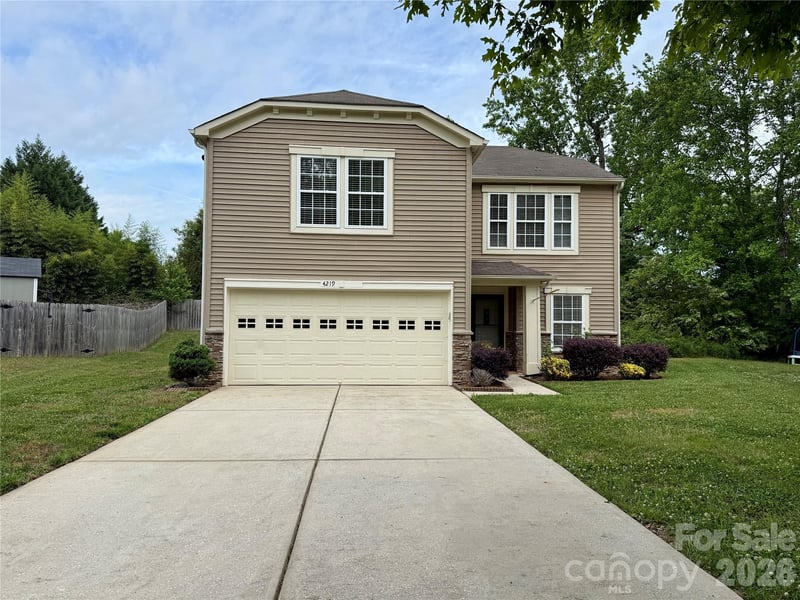 4219 Shasta Circle, Clover, SC - 4 beds, 2.5 baths, 2,046 sqft - $325,000
