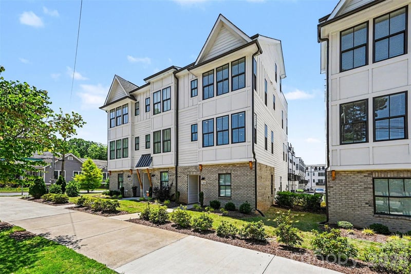 2305 Rozzelles Ferry Road, Charlotte, NC - 3 beds, 3 baths, 1,709 sqft - $550,000