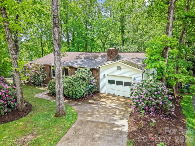 98 Pensacola Avenue, Arden, NC - 3 beds, 2 baths, 1,865 sqft - $499,900