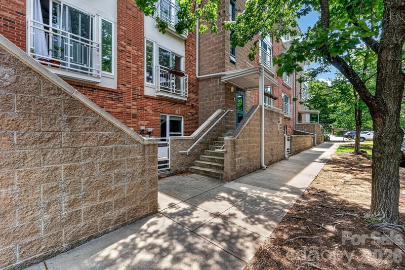639 Raphael Place, Charlotte, NC - 2 beds, 2 baths, 916 sqft - $289,000