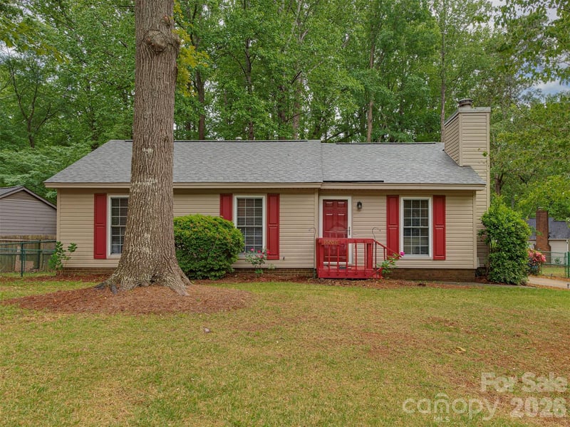 10200 Cairnsmore Place, Mint Hill, NC - 3 beds, 1.5 baths, 992 sqft - $334,900