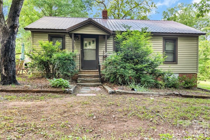 3240 W Innes Street, Salisbury, NC - 3 beds, 1 bath, 1,057 sqft - $185,500
