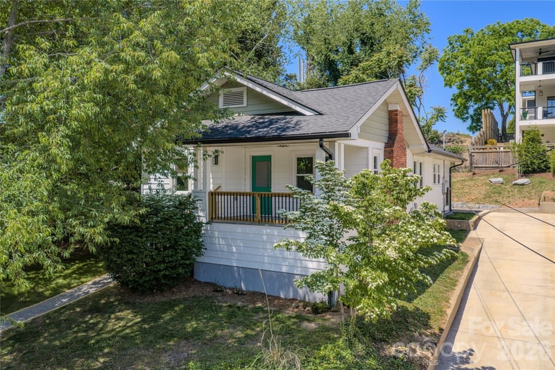 26 Henrietta Street, Asheville, NC - 2 beds, 2 baths, 1,163 sqft - $565,000