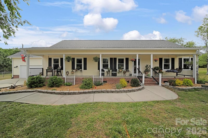 530 Calabash Road, Clover, SC - 3 beds, 3 baths, 3,286 sqft - $589,000