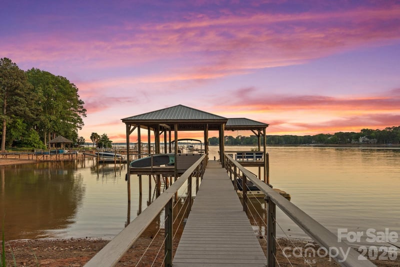 107 Beachview Drive, Mooresville, NC - 4 beds, 4.5 baths, 4,172 sqft - $3,250,000