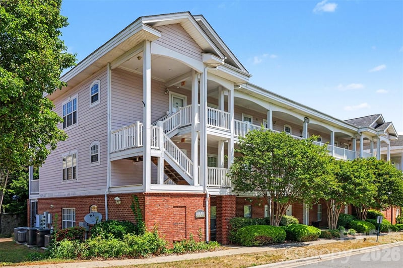 9241 Meadow Vista Road, Charlotte, NC - 2 beds, 2 baths, 1,048 sqft - $210,000