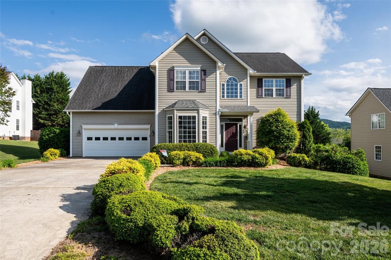 48 Brownstone Court, Fletcher, NC - 4 beds, 2.5 baths, 2,514 sqft - $537,000