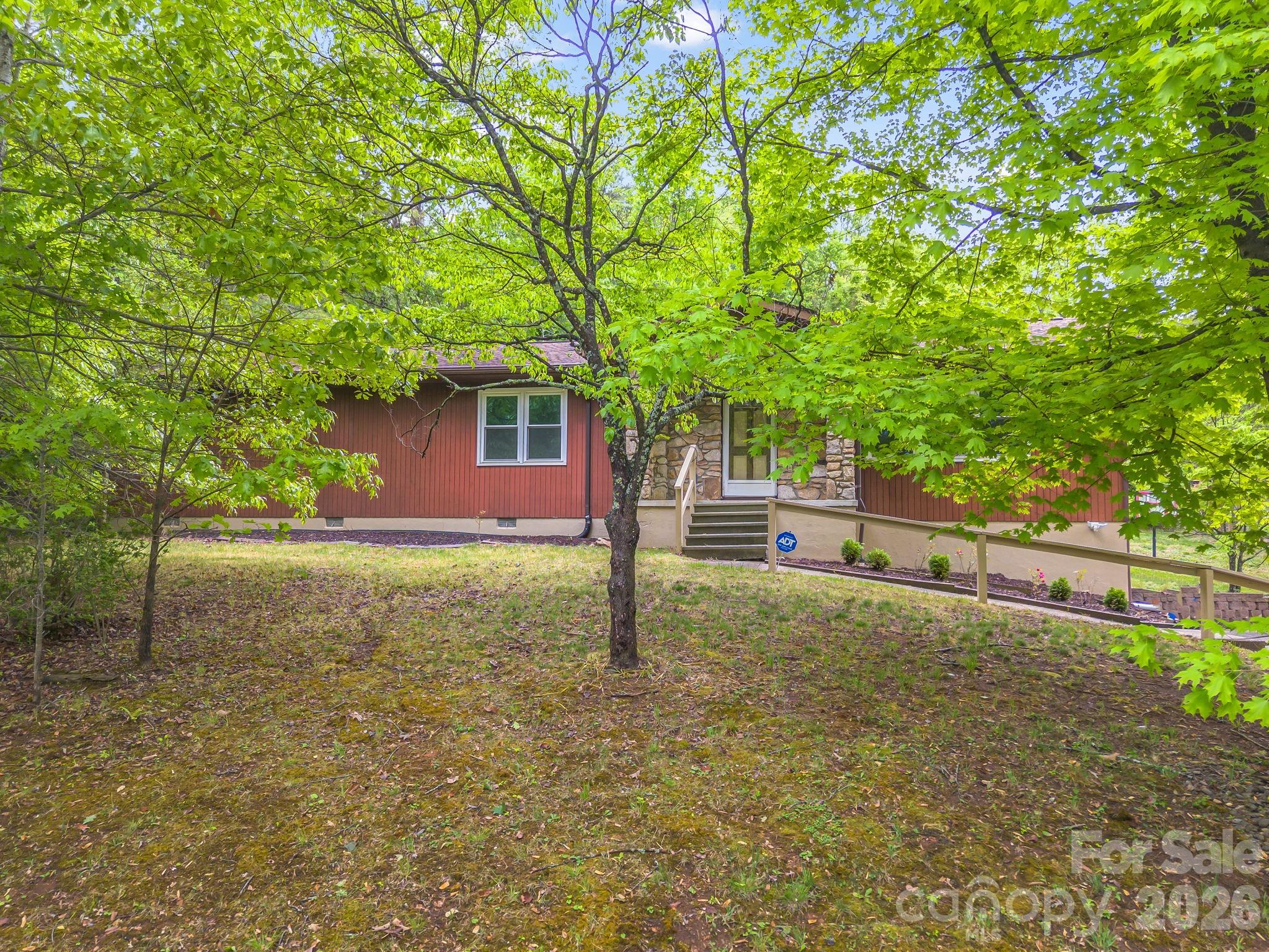 11 Deer Run Drive, Asheville, NC — property listing photo