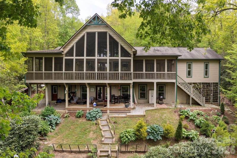 149 Hiwassee Road, Lake Toxaway, NC - 3 beds, 2.5 baths, 3,160 sqft - $1,175,000
