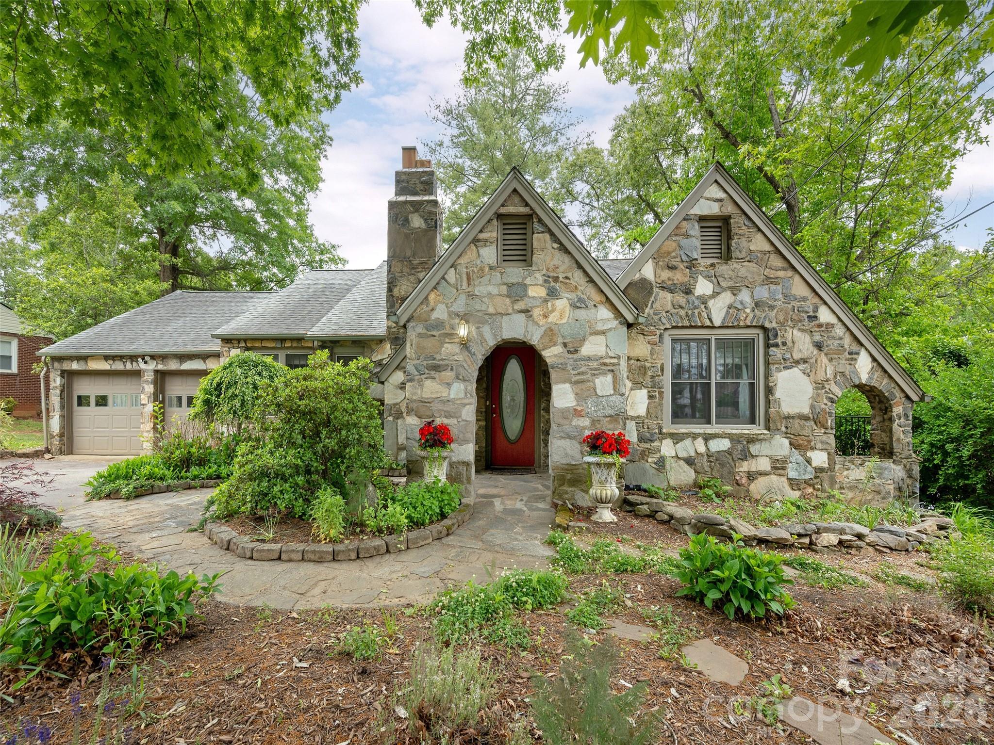 115 Oakland Road, Asheville, NC — property listing photo