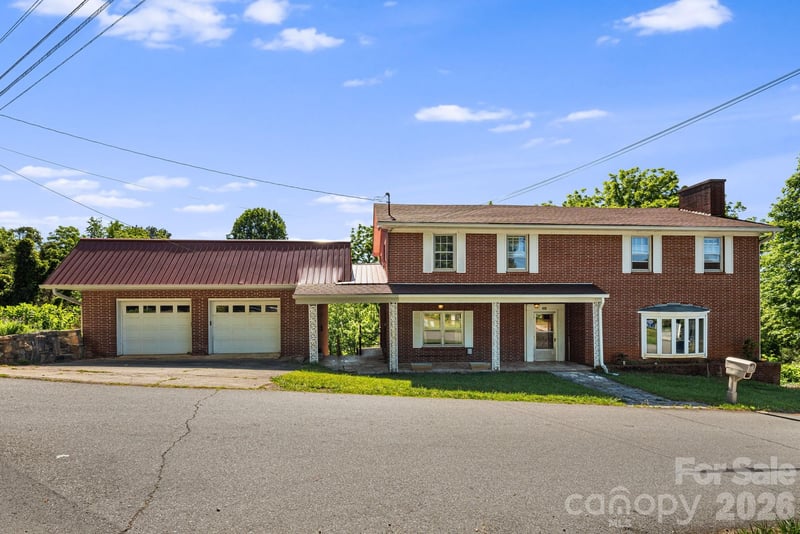 284 Chestnut Street, Mars Hill, NC - 5 beds, 3 baths, 4,018 sqft - $530,000