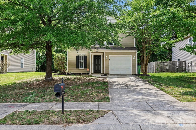 12425 Stowe Acres Drive, Charlotte, NC - 3 beds, 2.5 baths, 1,586 sqft - $324,900