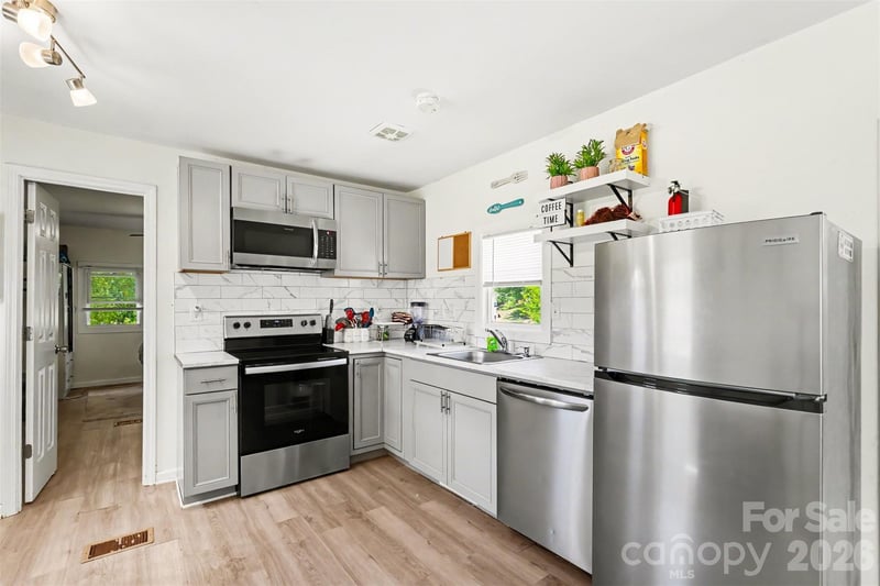 9937 Harwood Lane, Charlotte, NC - 2 beds, 2 baths, 818 sqft - $200,000