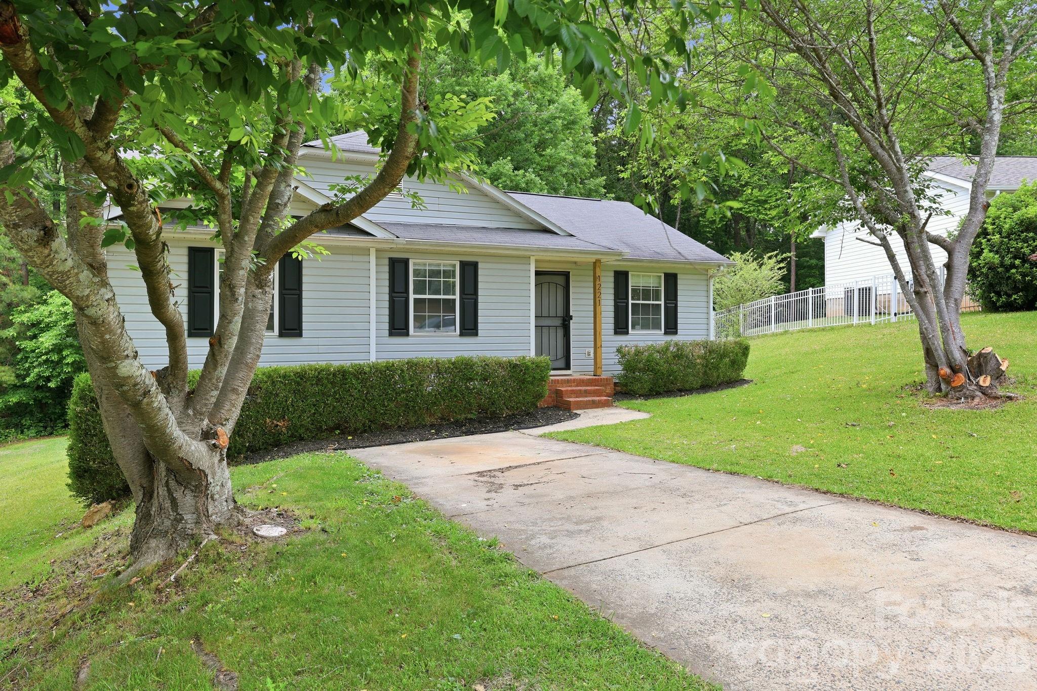 1221 Capps Hollow, Charlotte, NC — property listing photo 1