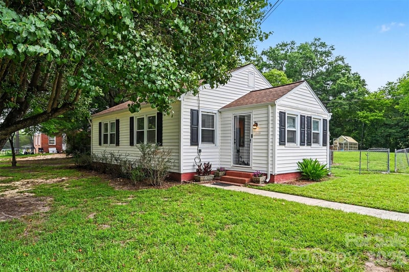 1599 Hillcrest Avenue, Lancaster, SC - 3 beds, 1 bath, 1,153 sqft - $230,000