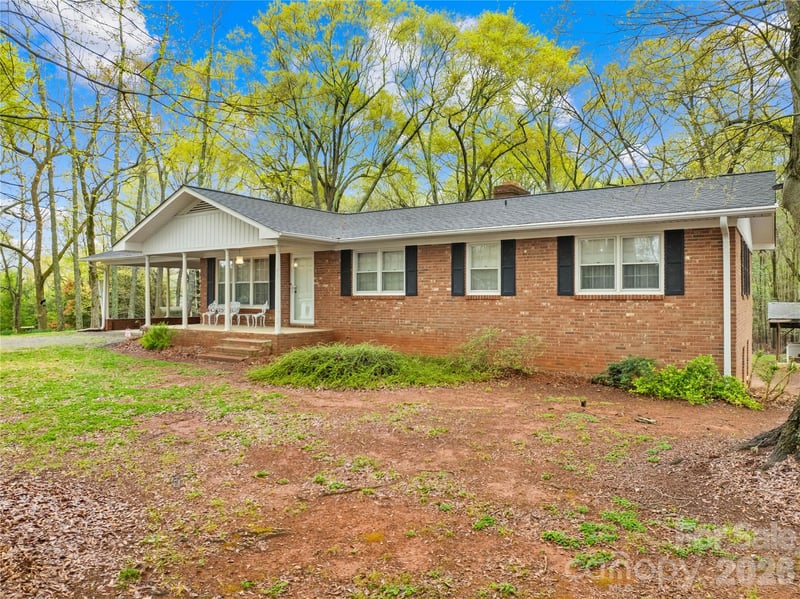 322 S Main Street, Shelby, NC - 3 beds, 2 baths, 1,435 sqft - $999,999